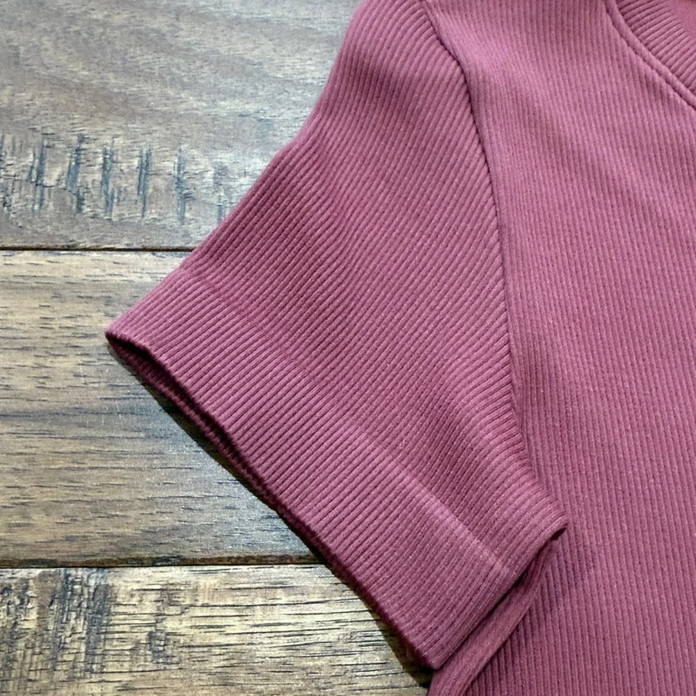 Old Navy Girls Ribbed Crewneck Go Dry Short-Sleeve Shirt - Size L (10/12)